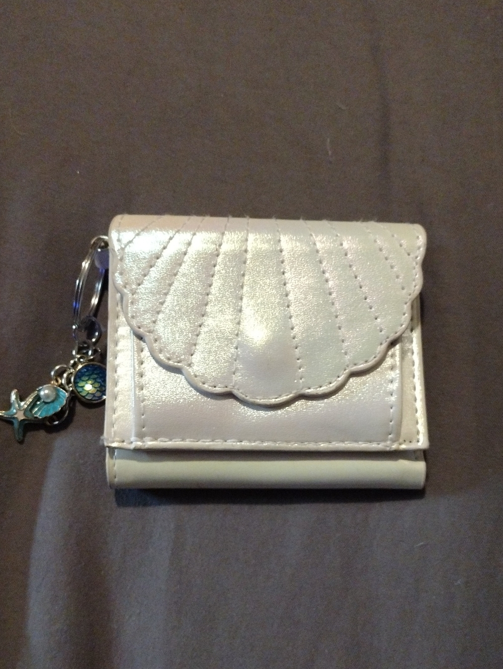 3-1/2"X4", Claire's,Metallic White Shell-Trim Wallet with Keychain
